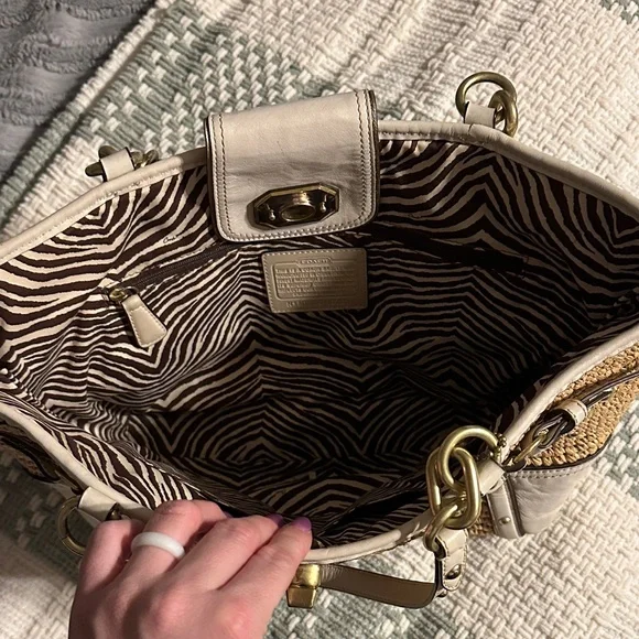 Women’s Coach shoulder bag - Picture 5 of 10